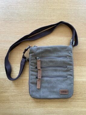 NWOT DaVan Canvas Shoulder Bag